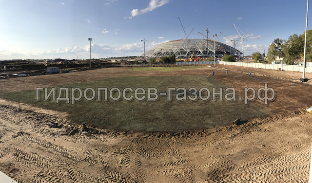 Чемпионат мира по футболу FIFA 2018 - Гидропосев газона на тренировочном поле стадиона Арена Самара